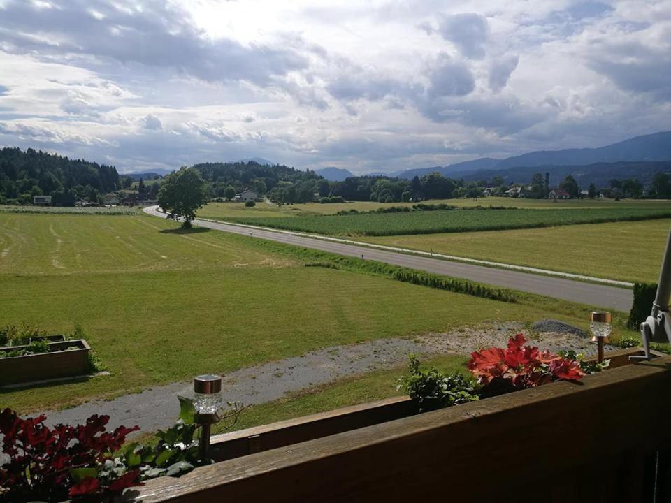 Ein Schoener Panorama Blick Augsdorf Exterior photo